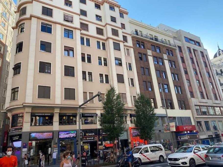 Apartamento en la Gran Vía de Madrid Exterior foto